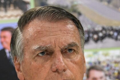 Bolsonaro retorna à prisão na PF após exames por queda e traumatismo
