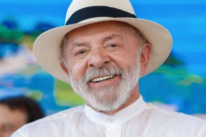 Lula realiza cirurgia de catarata e recebe alta hospitalar