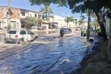 Vazamento de água em Guaratiba causa transtornos no trânsito