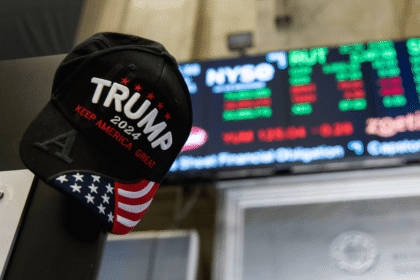 Wall Street resiste a choques políticos e valida a agenda de Trump