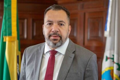 Prefeito de Belford Roxo com alta aprovação oficializa candidatura ao Senado