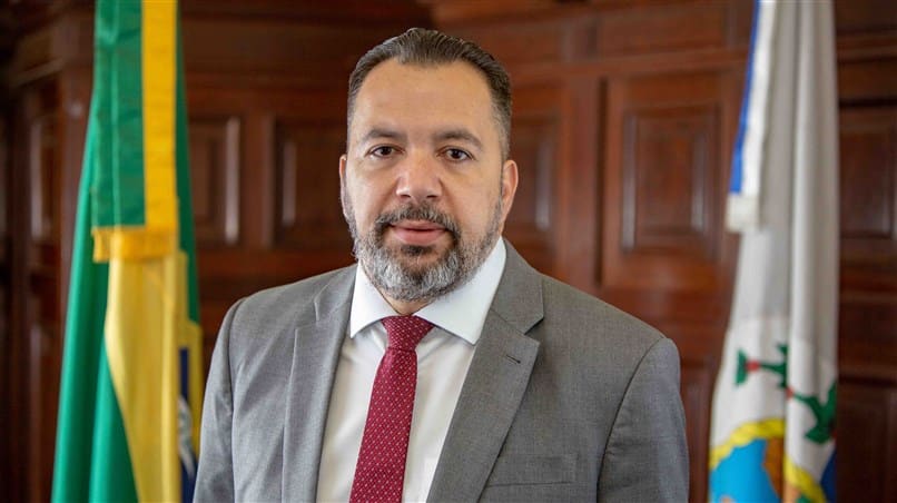 Prefeito de Belford Roxo com alta aprovação oficializa candidatura ao Senado