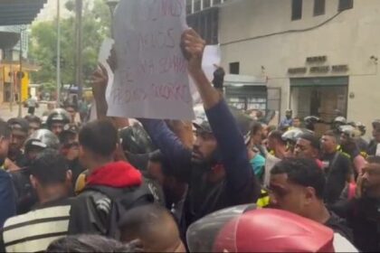 Motociclistas protestam por segurança após mortes de entregadores no Rio
