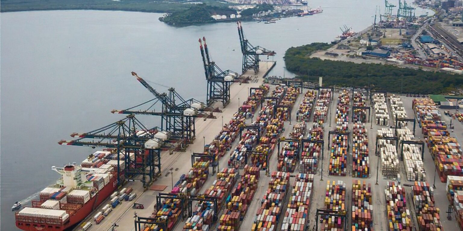 Porto de Santos atinge recorde histórico de movimentação de cargas em 2025