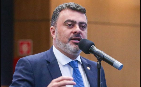 Deputado Vitor Junior articula convênio para gestão compartilhada do Palácio do Ingá