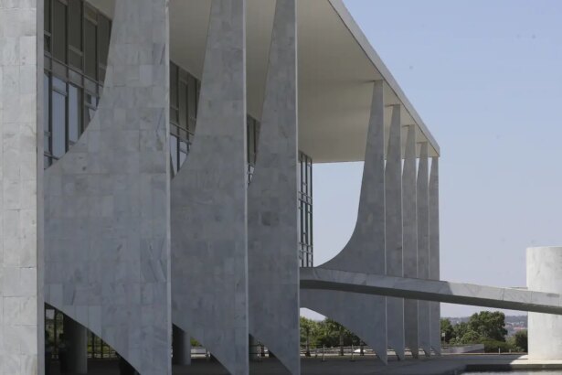 Brasil oficializa doação de equipamentos militares a Uruguai e Paraguai