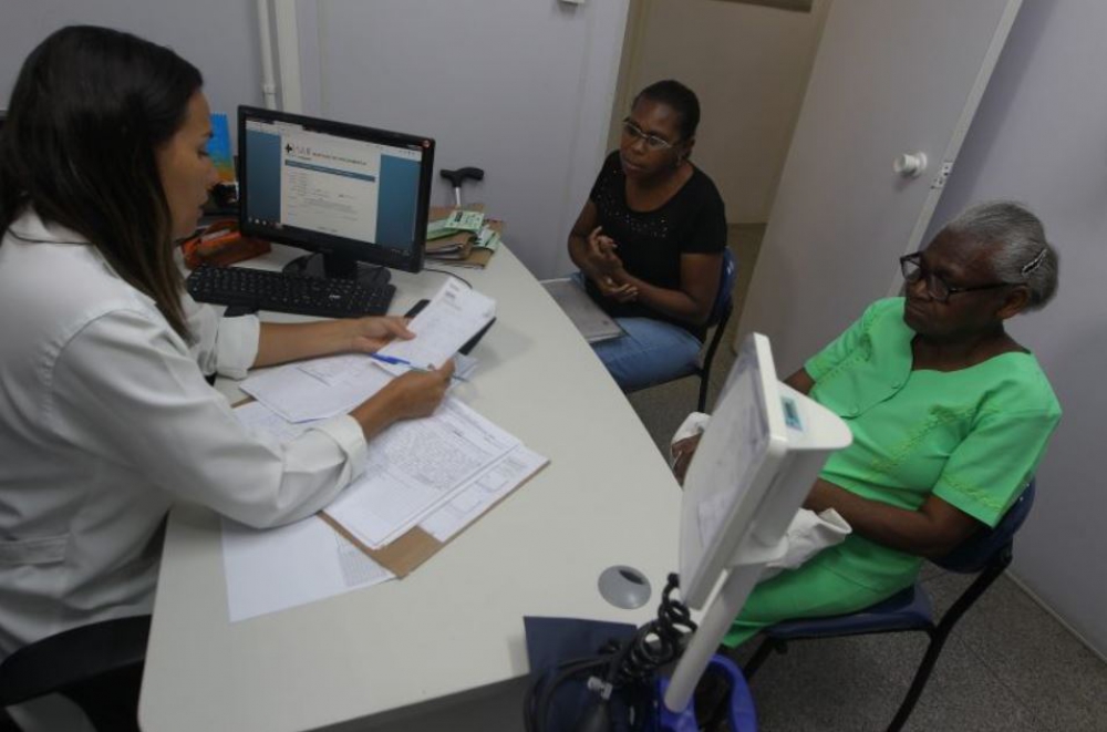 Lei assegura acompanhante para Idosos e PCDs em atendimentos no Rio