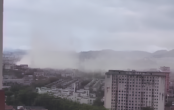 Incêndio atinge fábrica de vidros no Jacaré, Zona Norte do Rio