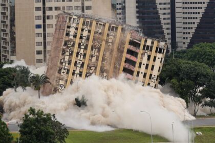 Hotel Torre Palace implodido: Fim de uma era em Brasília