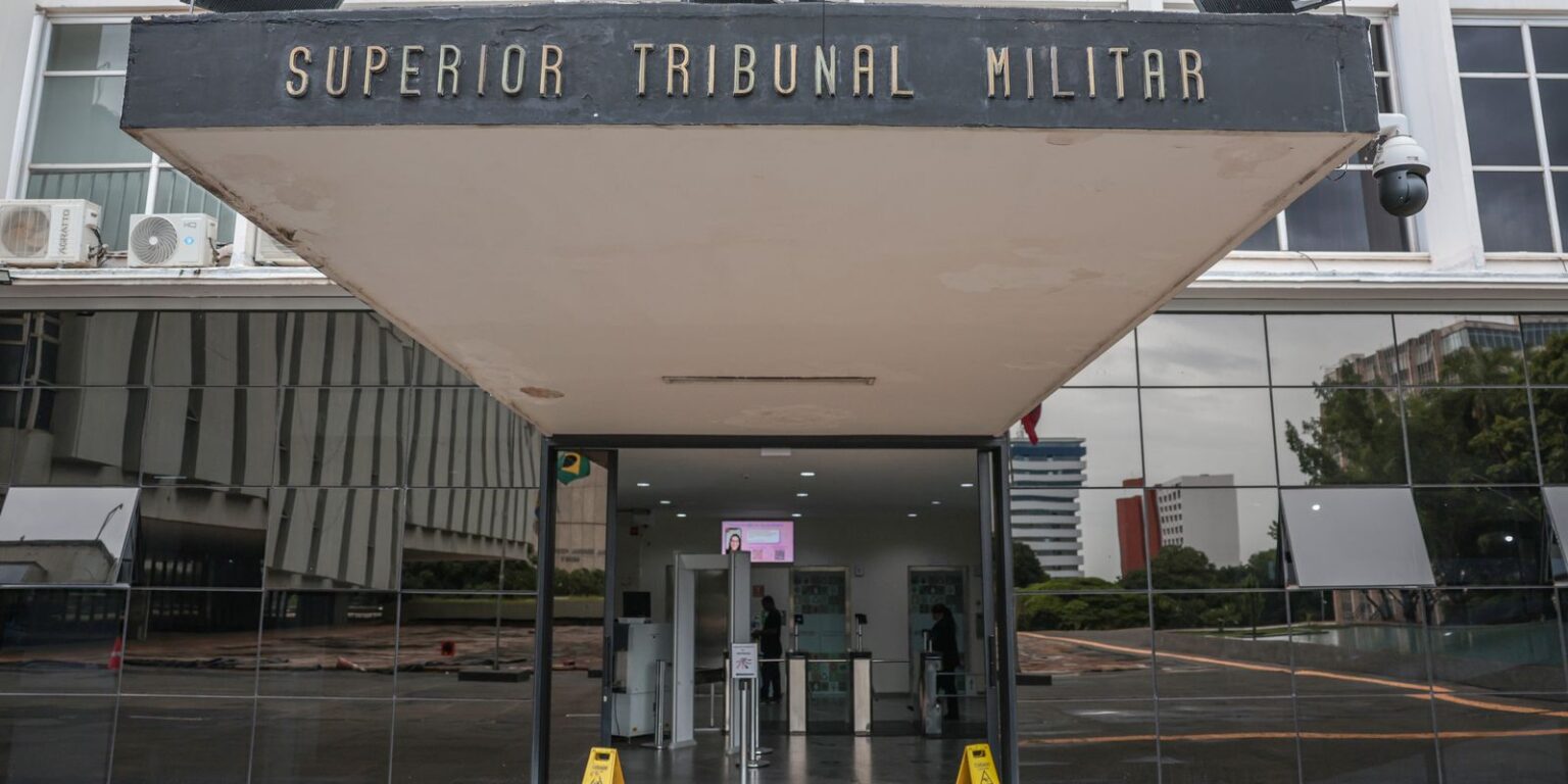 STM analisa perda de patente de Bolsonaro e outros oficiais condenados