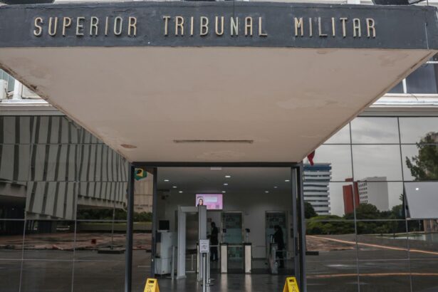 STM analisa perda de patente de Bolsonaro e outros oficiais condenados