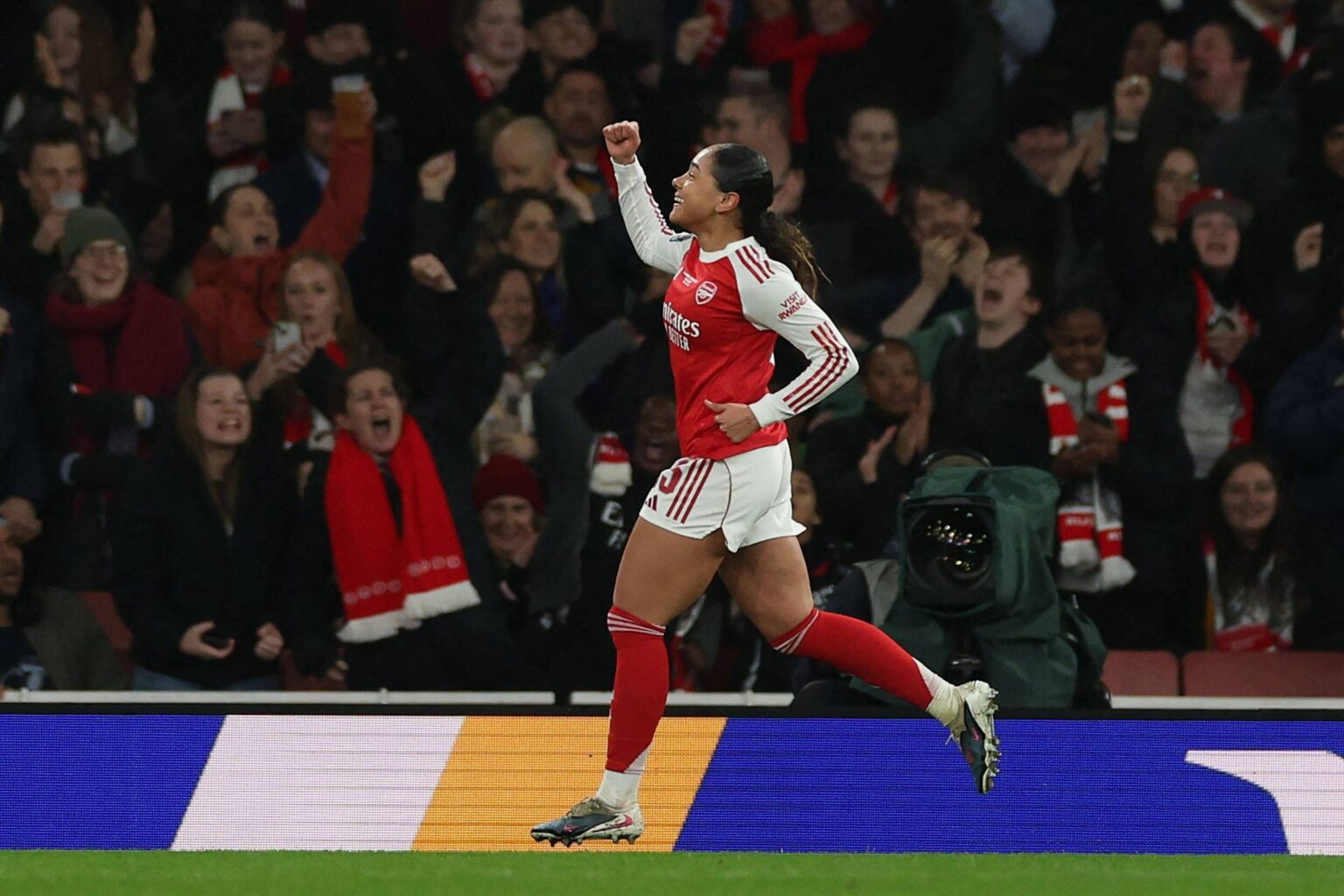 Arsenal confirma favoritismo e derrota Corinthians na final da Copa dos Campeões