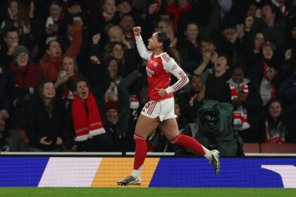 Arsenal confirma favoritismo e derrota Corinthians na final da Copa dos Campeões