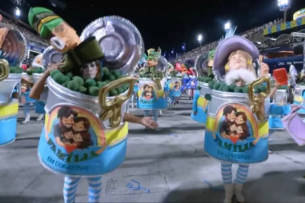 Arquidiocese e OAB-RJ criticam ala com símbolos religiosos em desfile