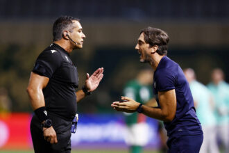 CBF adverte árbitro por erro na saída de bola em Palmeiras contra