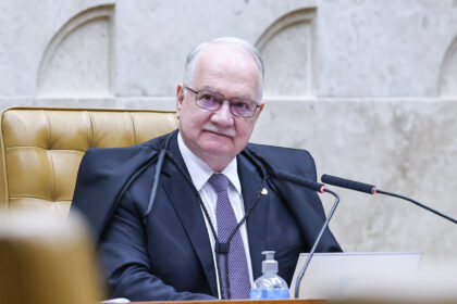 OAB pede ao STF encerramento do inquérito das fake news após sete