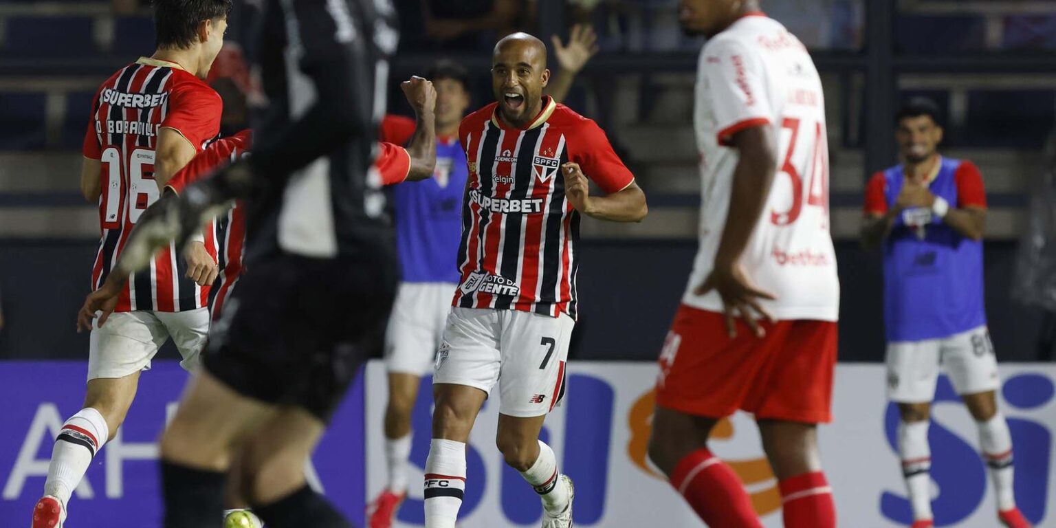 São Paulo e Palmeiras garantem vagas nas semifinais do Campeonato Paulista