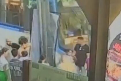 Motorista de ônibus perde controle e atropela família em Jacarepaguá, dois gravemente