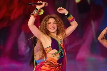 Shakira grava vídeo em português e promete show inesquecível na praia de