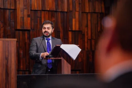 Vinicius Cozzolino muda para o PSD de Eduardo Paes visando 2026