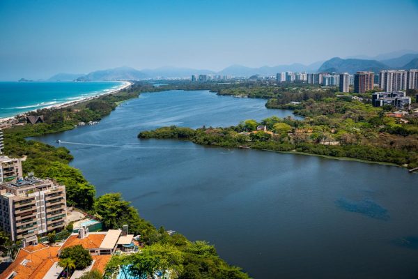 MPRJ exige suspensão de licenças para condomínio na Barra e corte de