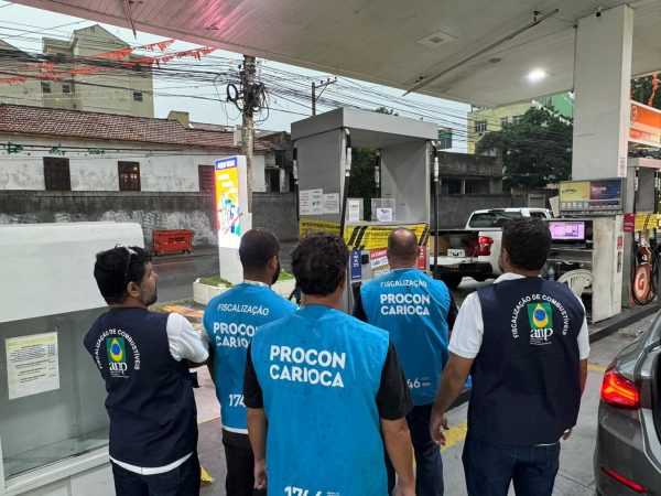 Posto no Rocha é interditado por fraude em bombas de combustível com