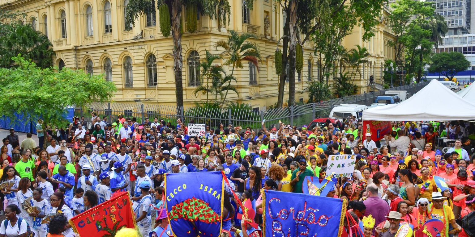Blocos com Michel Teló e Pocah agitam Ibirapuera neste domingo