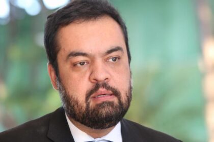 Cláudio Castro permanece no governo até abril, afirma Chefe da Casa Civil