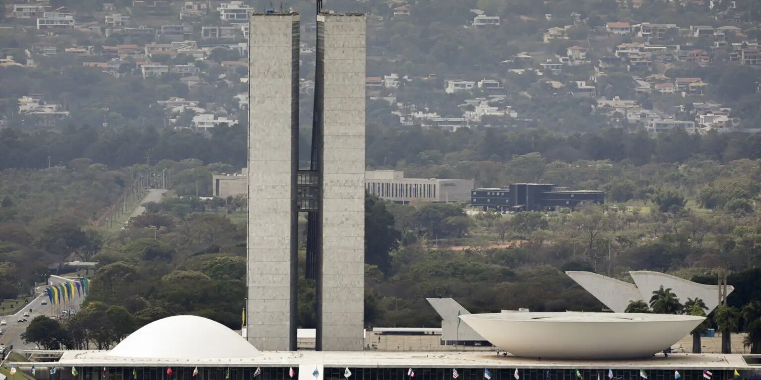 Lula sanciona reajuste para o Legislativo, mas veta ‘penduricalhos’