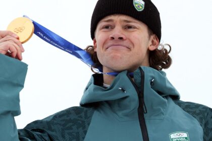 Brasil celebra ouro inédito de Lucas Pinheiro nos Jogos de Inverno
