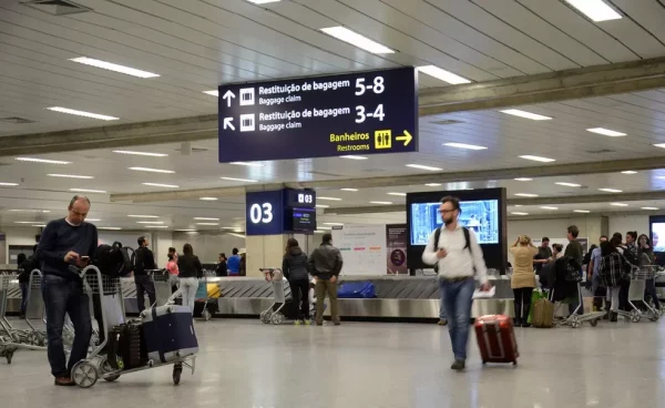 Galeão atinge recorde de passageiros em 2025, impulsionando leilão