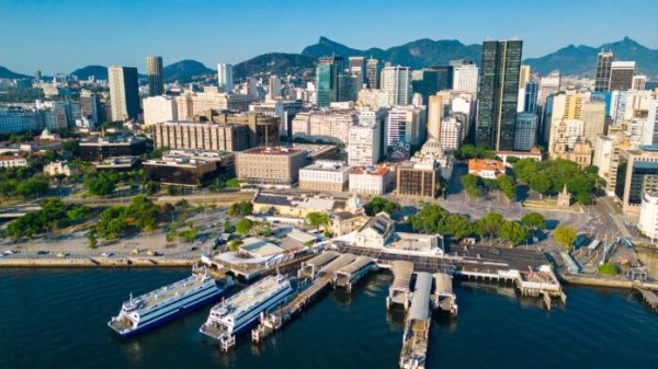 Centro do Rio enfrenta escassez de escritórios de alto padrão, empresas flexibilizam