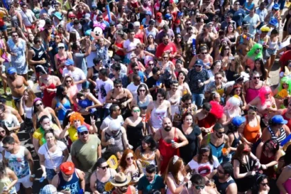 Rio de Janeiro atrai grande parcela de turistas estrangeiros no carnaval