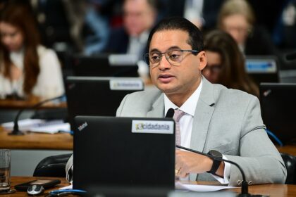André Mendonça concede prisão domiciliar a ex-assessor do senador Weverton Rocha