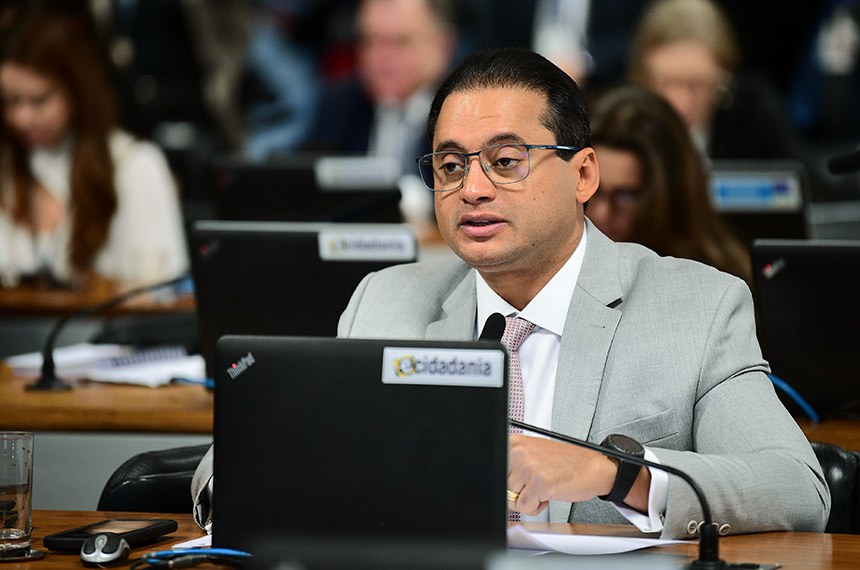 André Mendonça concede prisão domiciliar a ex-assessor do senador Weverton Rocha