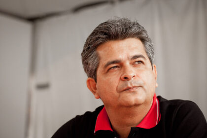 Ney Franco preso no Qatar relata explosões em meio a Guerra no