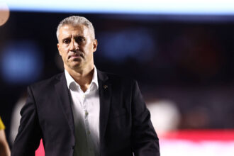 São Paulo demite técnico Hernán Crespo em decisão de urgência