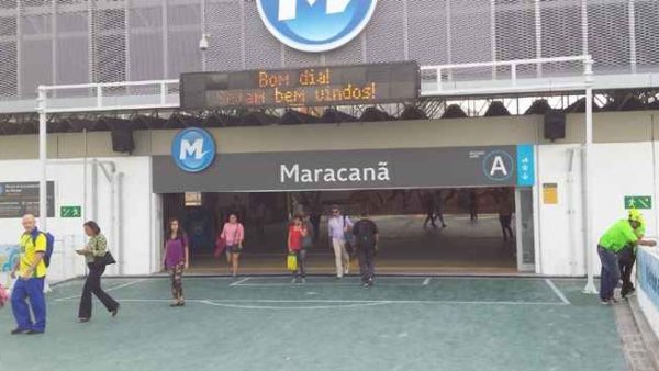 Estação Maracanã do metrô passa a homenagear o Rei Pelé