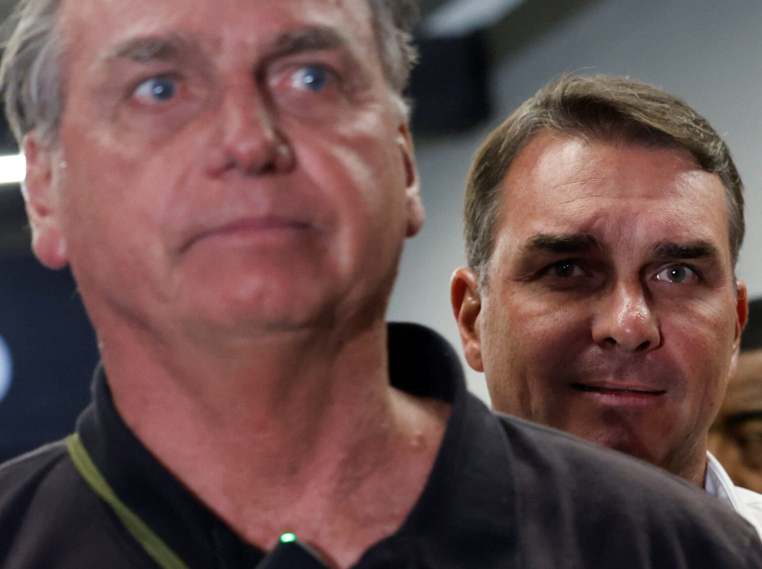 Bolsonaro completa um dia internado sem previsão de alta; estado é grave