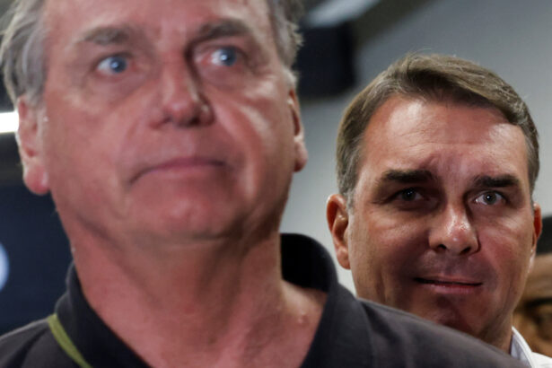 Bolsonaro completa um dia internado sem previsão de alta; estado é grave