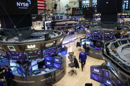 Wall Street otimista: S&P 500 projetado para alta mesmo com crises
