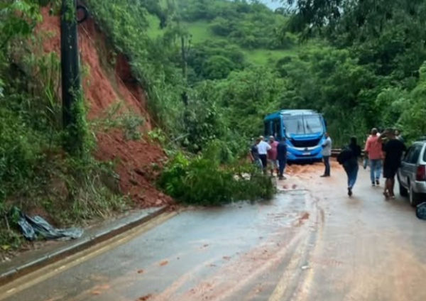 Ministério Público solicita ações contra risco de deslizamento na RJ-125, Japeri