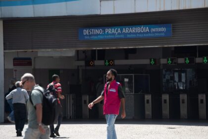 Estação da Praça XV de Novembro pode homenagear Silvio Santos