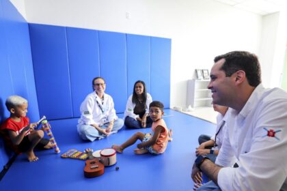 Rio: Eduardo Cavaliere reage ao caso Chappell Roan e acolhe fã