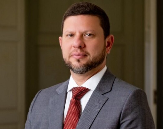 Castro consolida influência no mandato-tampão com nome de confiança na vice