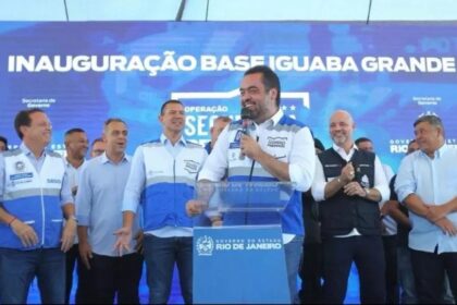 Cláudio Castro nega recomposição salarial a servidores e cita crise fiscal