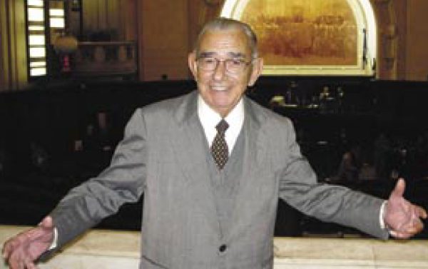 Terminal Margaridas homenageia Pedro Fernandes, eterno decano da Alerj