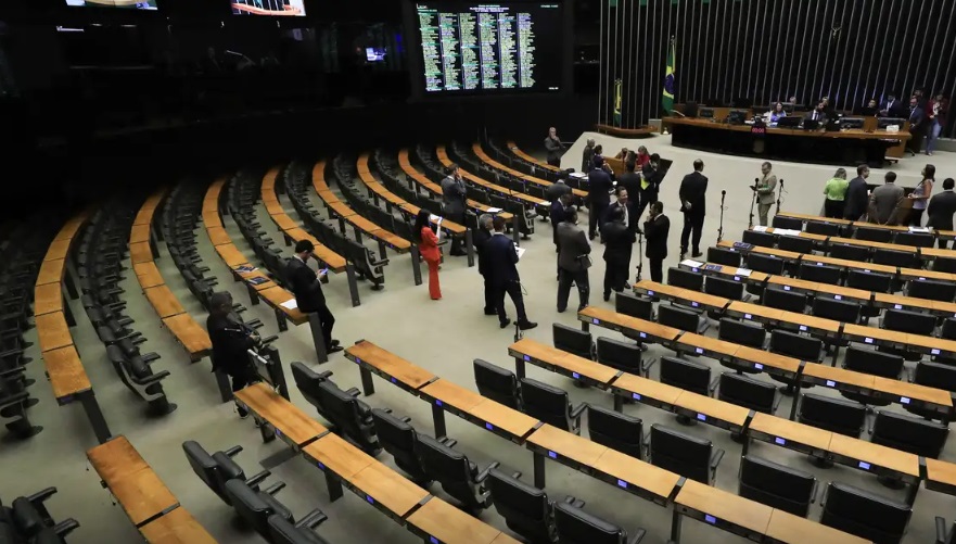 Câmara adota votações remotas na janela partidária, esvaziando plenário
