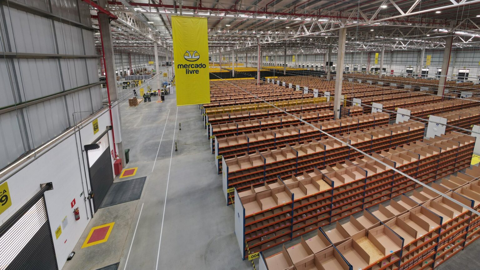 Corrida logística de e-commerce impulsiona demanda por galpões no Brasil
