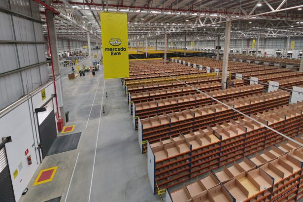 Corrida logística de e-commerce impulsiona demanda por galpões no Brasil